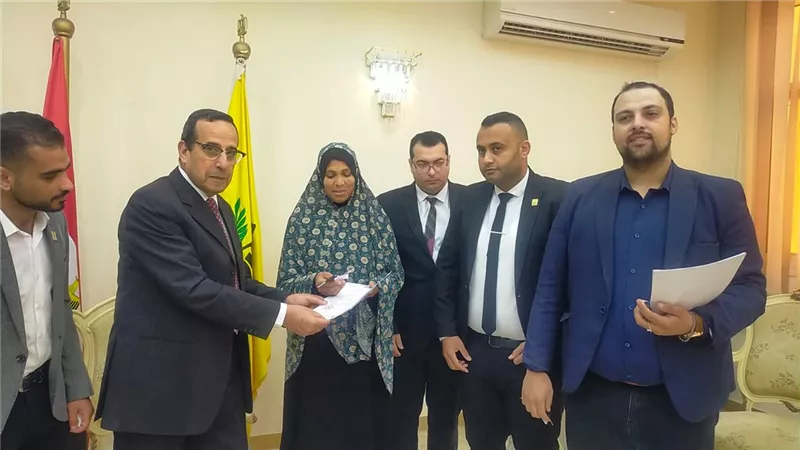 محافظ شمال سيناء يشهد توزيع٤تروسيكلات علي المستحقين