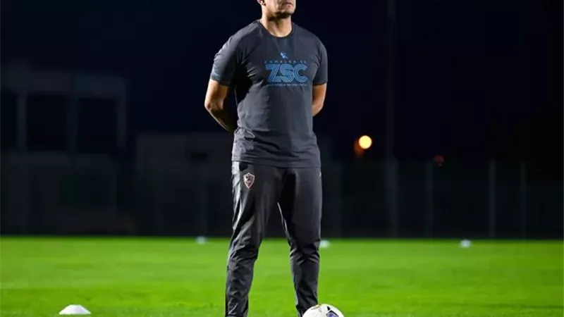 عبد الواحد السيد يتفقد أرضية ملعب مباراة الزمالك ونهضة بركان