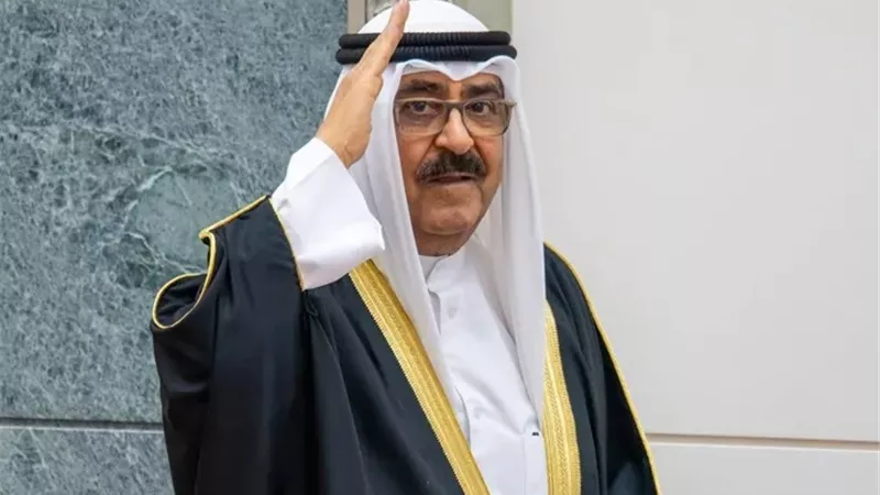 أمير الكويت يأمر بحل البرلمان وتعليق العمل ببعض مواد الدستور