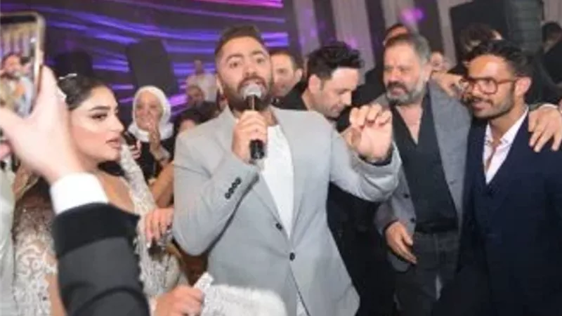 تامر حسنى يشعل حفل زفاف ابنة نقيب الموسيقيين بحضور الكينج.. صور
