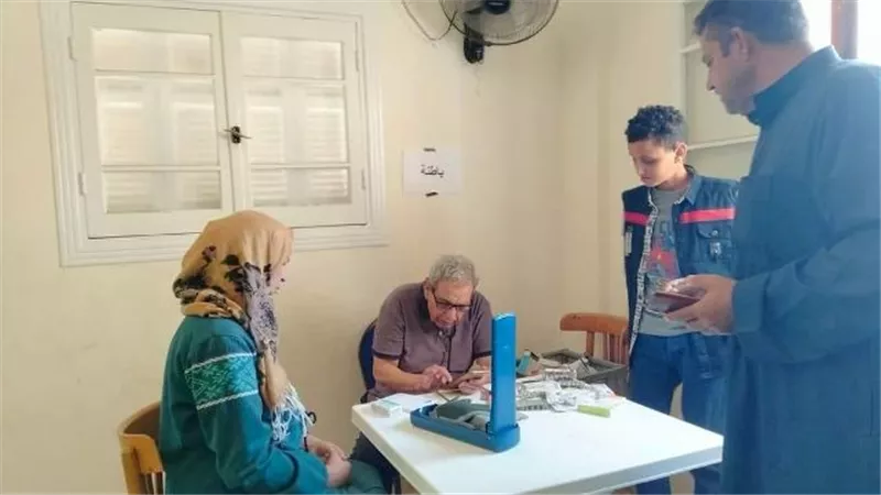 محافظ كفرالشيخ يتابع فعاليات القوافل الطبية المجانية بمطوبس