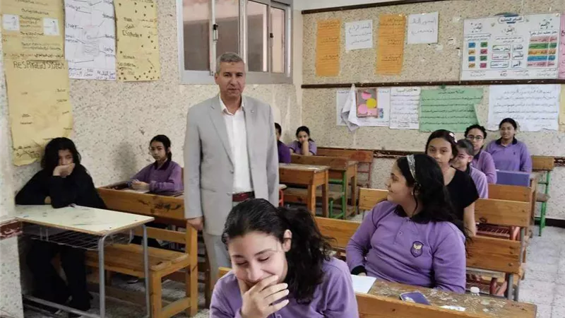 مدير تعليم دمياط يتفقد لجان إمتحانات أخر العام