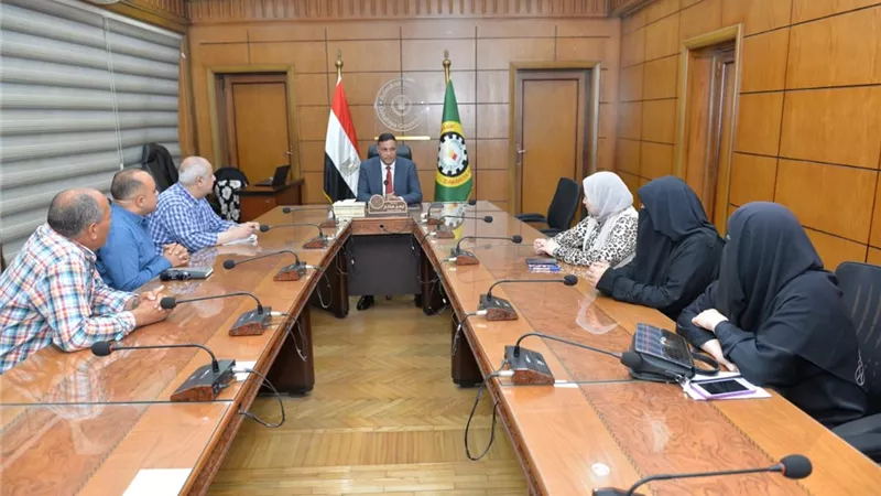 محافظ الدقهلية يتابع أعمال تطوير كورنيش المشاية السفلية على النيل