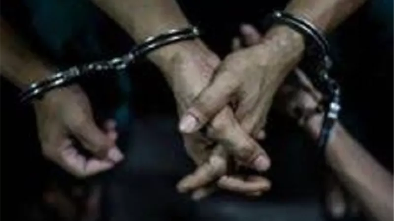 ضبط 3 أشخاص روجوا للمخدرات على الفيسبوك في الجيزة