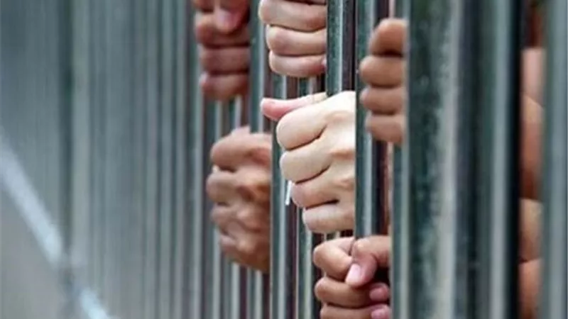 ضبط 4 عاطلين سرقوا موقع شركة في أسوان