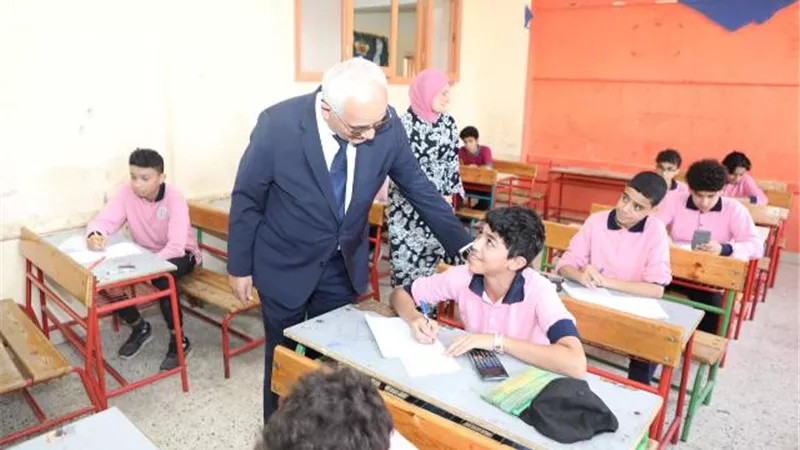 بالصور.. وزير التربية والتعليم يتابع امتحانات النقل الابتدائية والإعدادية