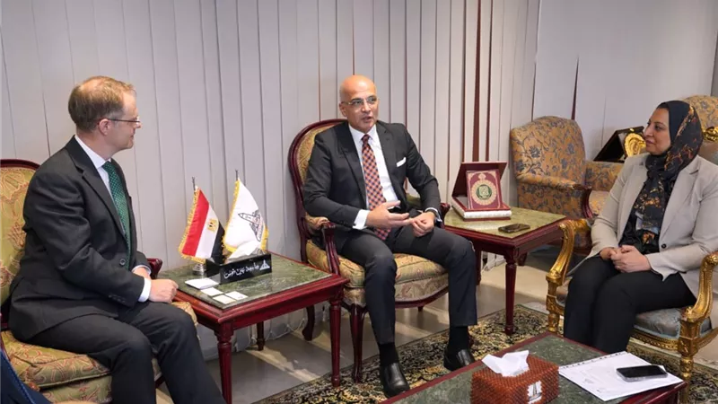 رئيس جامعة عين شمس يستقبل السفير البريطانى بالقاهرة