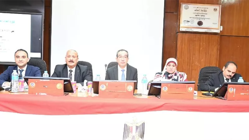 جامعة الفيوم افتتاح دورة 49 إعداد المعلم الجامعي بكلية التربية