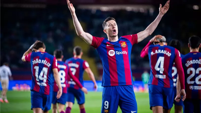 الليجا.. ليفاندوفسكي يقود تشكيل برشلونة المتوقع أمام ريال سوسيداد