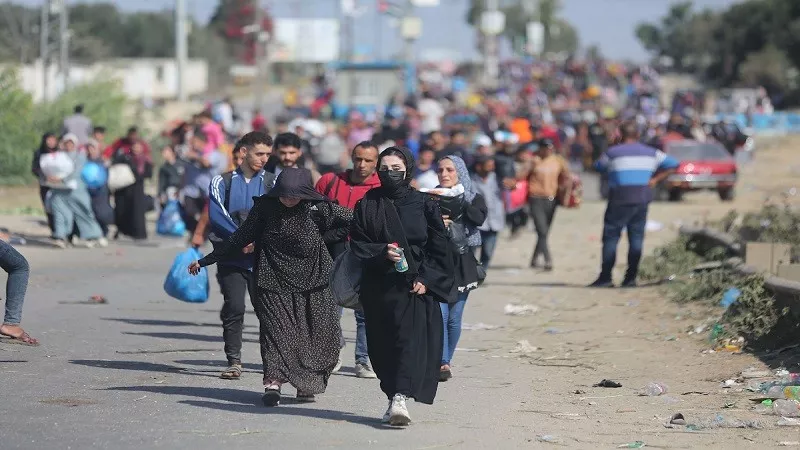 الاحتلال يجبر مئات النازحين على مغادرة مراكز إيواء في مخيم جباليا