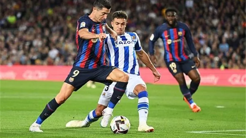 برشلونة يستضيف ريال سوسيداد لاستعادة وصافة الدوري الإسباني
