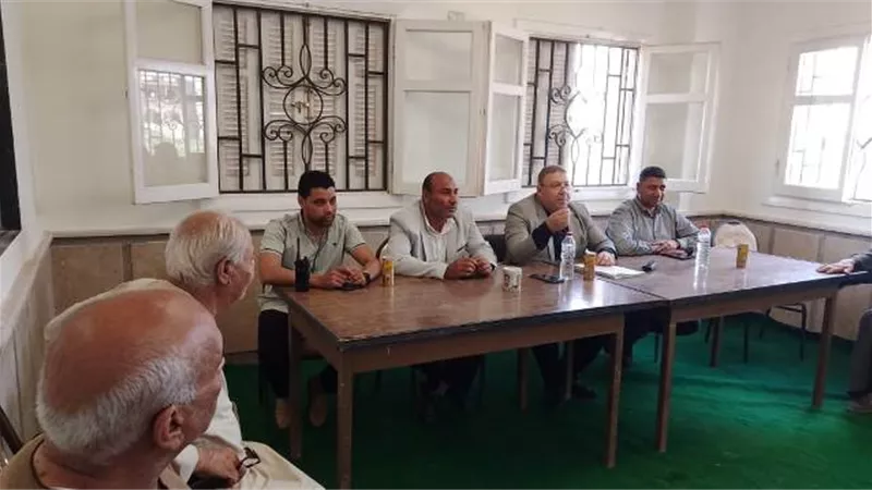 رئيس مدينة حوش عيسى يناقش مع مشايخ وعمد الكردود قانون التصالح