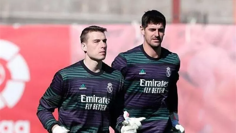 حارس ريال مدريد يوافق على توقيع عقد طويل الأمد