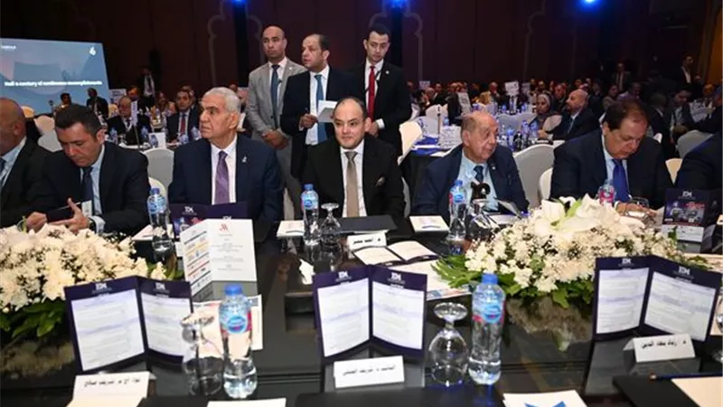 وزير التجارة يستعرض خطط الحكومة لتحقيق مستهدفات التنمية الصناعية