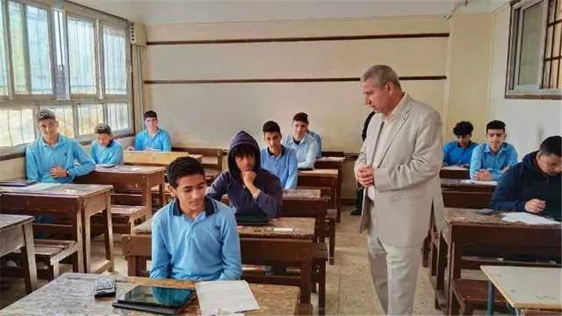 مدير تعليم دمياط يتابع إمتحانات صفوف النقل
