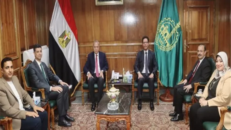 محافظ القليوبية يشيد بأداء مجلة 