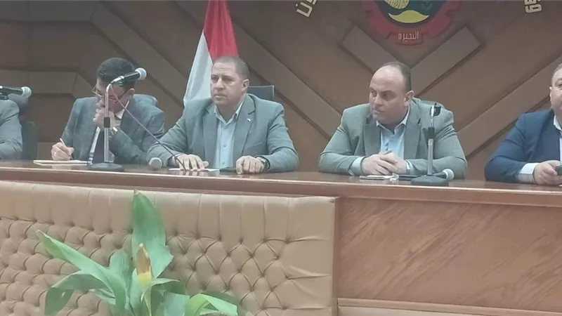 سكرتير مساعد البحيرة يشهد مزادا لاستغلال مصنع قمامة حوش عيسى