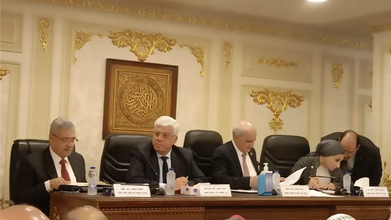 رئيس جامعة الزقازيق يشهد اجتماع لجنة التعليم بالنواب