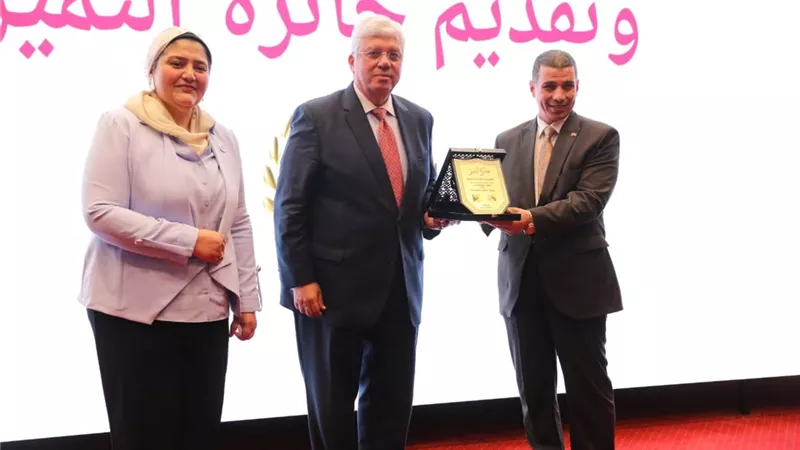 جامعة أسيوط التكنولوجية تحصدجائزة التميزالعلمي فى الإنتاج الغذائي