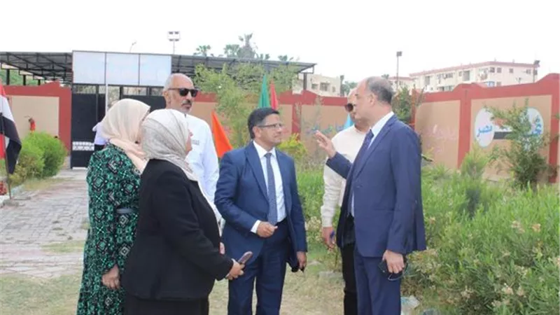 التحقيق مع مدير مدرسة بالإسماعيلية لعدم استخدام العصا الألكترونية