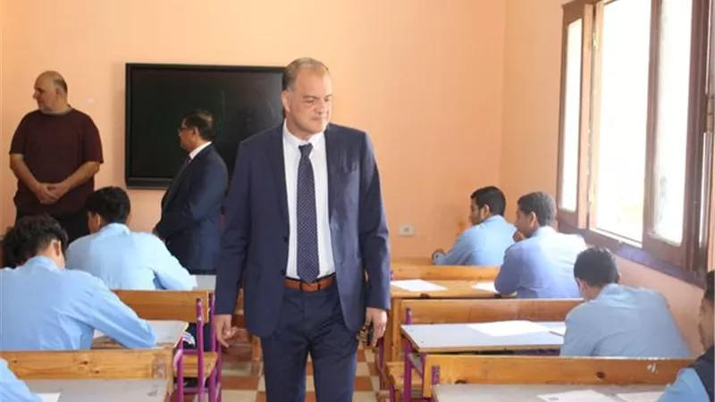 مدير تعليم الإسماعيلية يتفقد امتحانات آخر العام بمدارس شمال