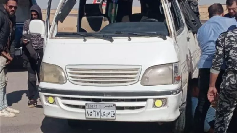 اصابة 11 فى حادث ميكروباص بمحور الضبعة وادى النطرون
