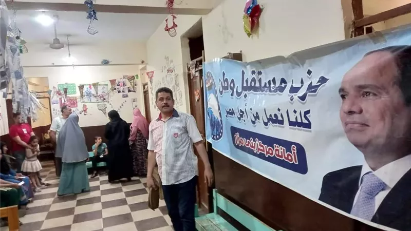 الكشف علي ١٩٥ حالة في قافلة 