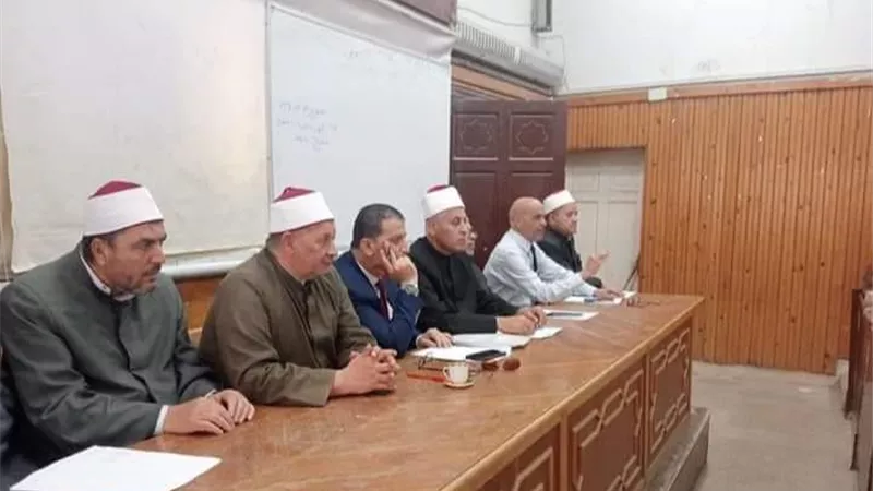 مدير الأزهر بالقليوبية يلتقي رؤساء لجان الشهادات العامة