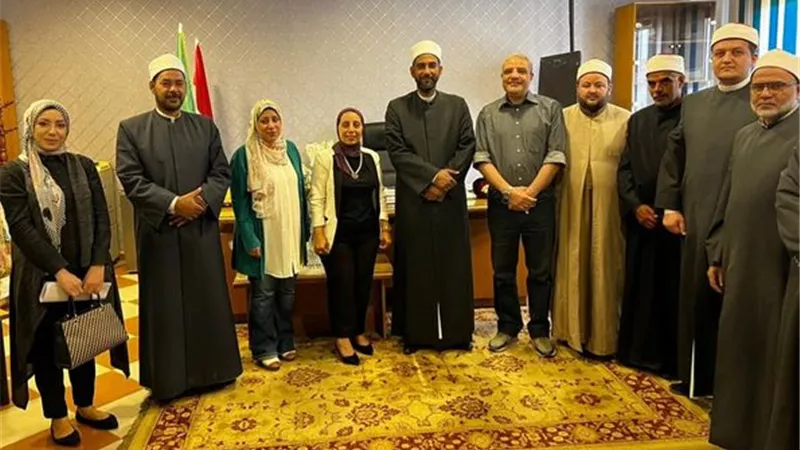 وفد الأزهر الشريف يزور مصابى غزة بمستشفى حميات التل الكبير