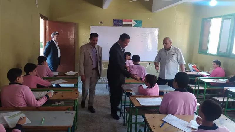 ثانية إعدادي بالجيزة يؤدون امتحانات آخر العام في العلوم والهندسة
