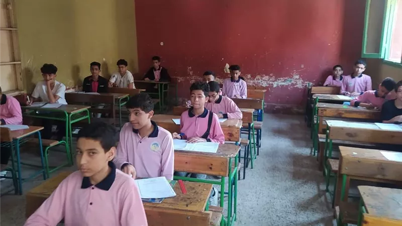 اليوم.. طلاب السادس الابتدائي يؤدون امتحاني الدراسات والإنجليزي