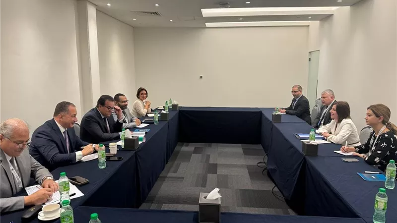 وزير الصحة يبحث مع نظيرته الأرمينية التعاون بمجال الصيدلة و صناعة الدواء