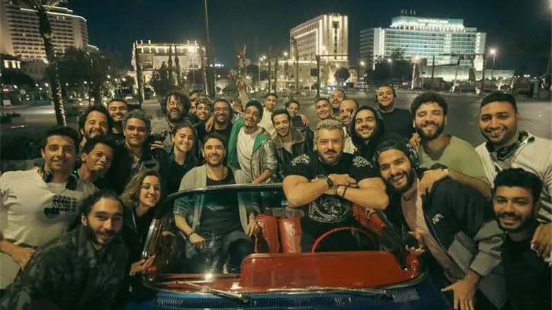 برفقة أبطال العمل .. عمرو يوسف يعلن إنتهاء تصوير 