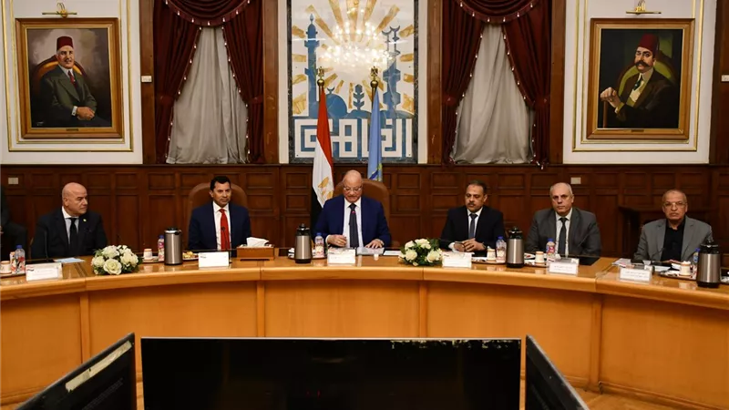 وزير الشباب يبحث التعاون مع محافظ القاهرة