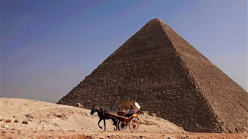 الأعلى للآثار يوضح حقيقة اكتشاف هيكل ضخم بالقرب من هرم خوفو الأكبر