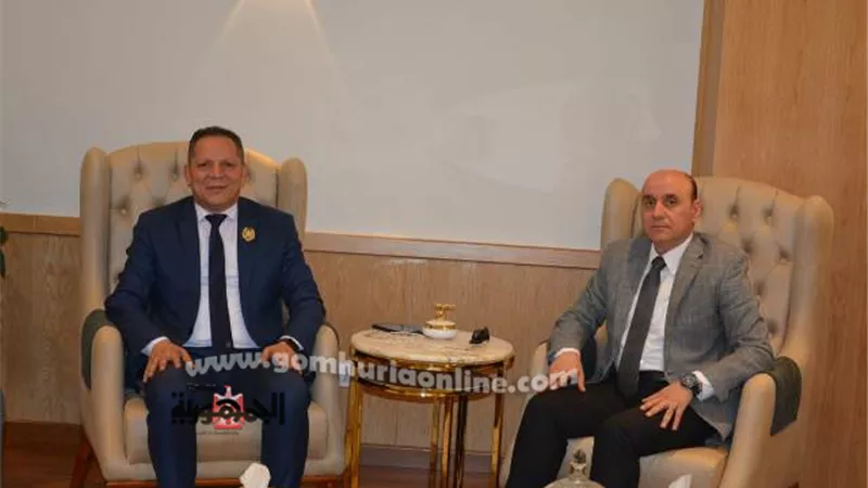رئيس جامعة دمياط وعمداء الكليات يتفقدون مدينة الأثاث