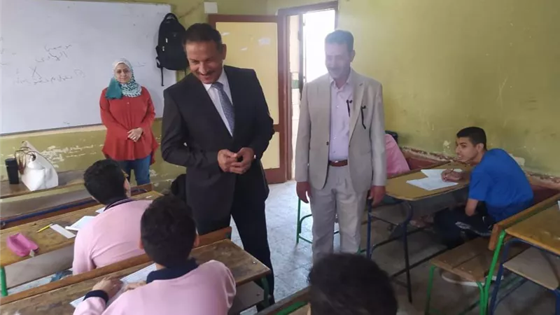 طلاب أولى ثانوي بالجيزة يؤدون امتحاني اللغة الأجنبية الثانيةوالجغرافيا