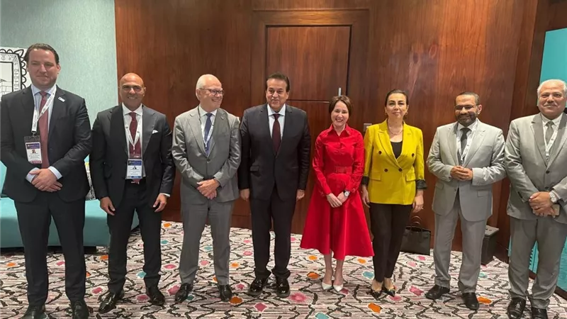 وزير الصحة يبحث التعاون مع أسترازنيكا في دعم مهارات الفرق الطبية