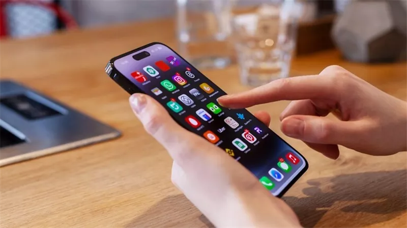 تحديث لأنظمة iOS يمنح هواتف آيفون ميزات جديدة