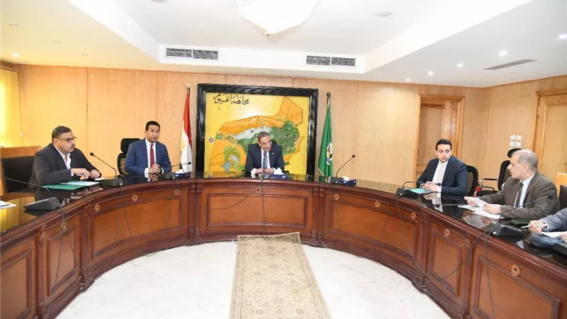 محافظ الفيوم يتابع توسعات مشروع محطة العزب الجديدة 