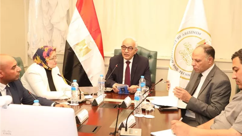 حجازي يتابع مع مديري المديريات امتحانات نهاية العام للإعدادية