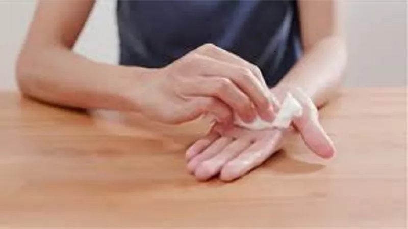 تعرف على أسباب تعرق اليدين