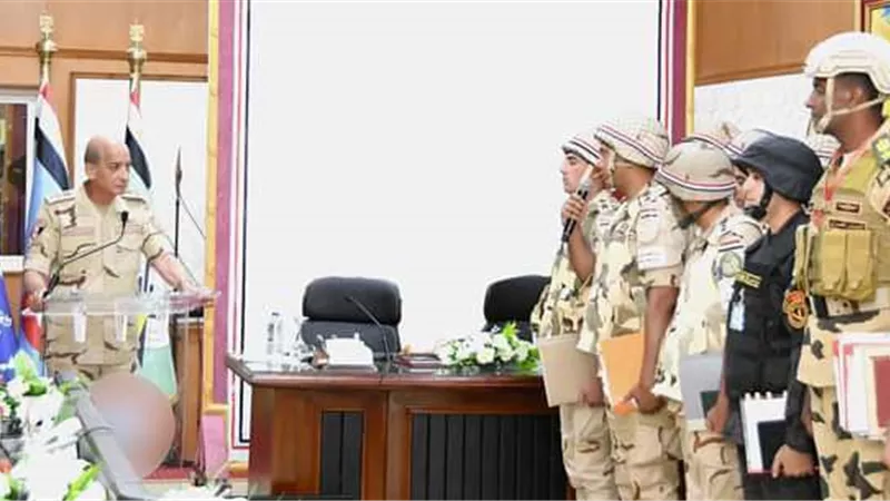 وزير الدفاع يشهد المرحلة الرئيسية لمشروع مراكز القيادة