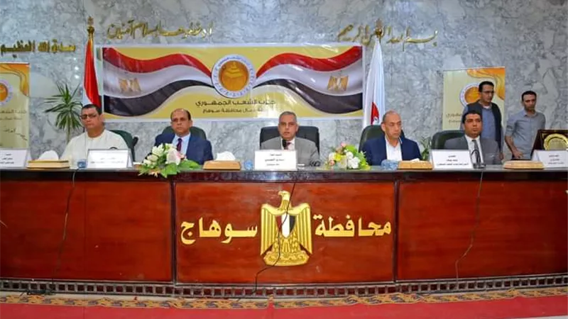 محافظ سوهاج يشهد احتفال الشعب الجمهوري بتكريم 60 من عمال الخدمات