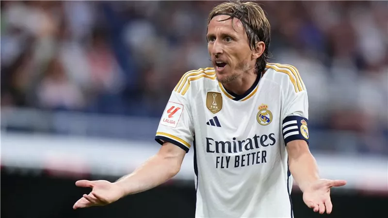كومو الصاعد حديثا إلى الدورى الإيطالى يفاوض مودريتش