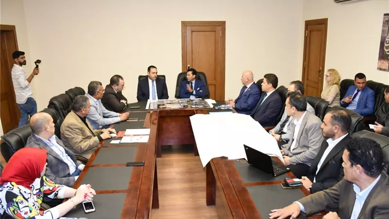 وزير الرياضة يبحث مستجدات إنشاء مركز شباب الاستاد الجديد ببورسعيد