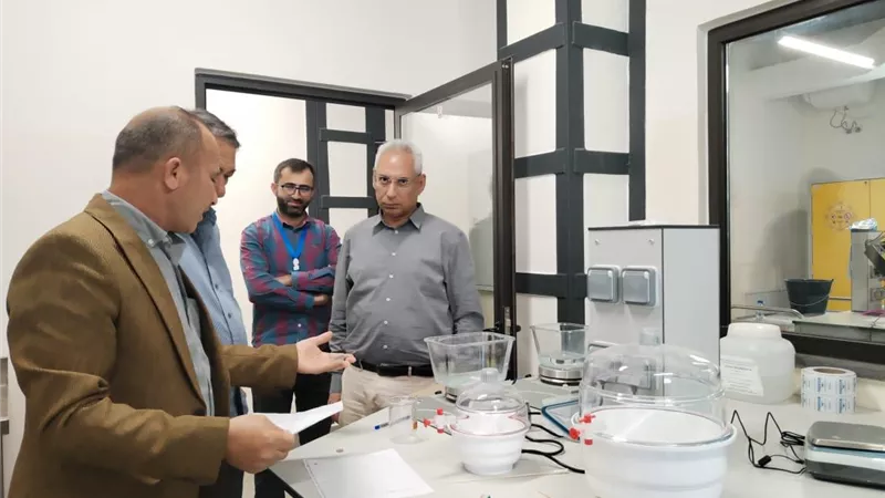 رئيس جامعة المنيا يتفقد معامل المركز الإقليمي للصيانة والترميم بالأردن
