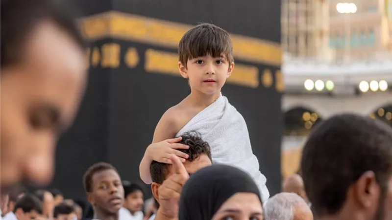 هل يُجزيء حج الطفل الصغير ويُثاب عليه؟