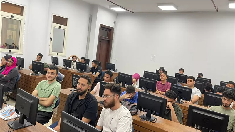 كلية الإدارة والإقتصاد بالجامعة المصرية الروسية تعلن عن برامج حديثة ومتميزة.. بالصور