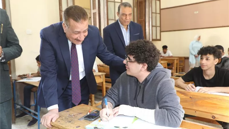 محافظ المنوفية يتفقد لجان امتحانات الإعدادية